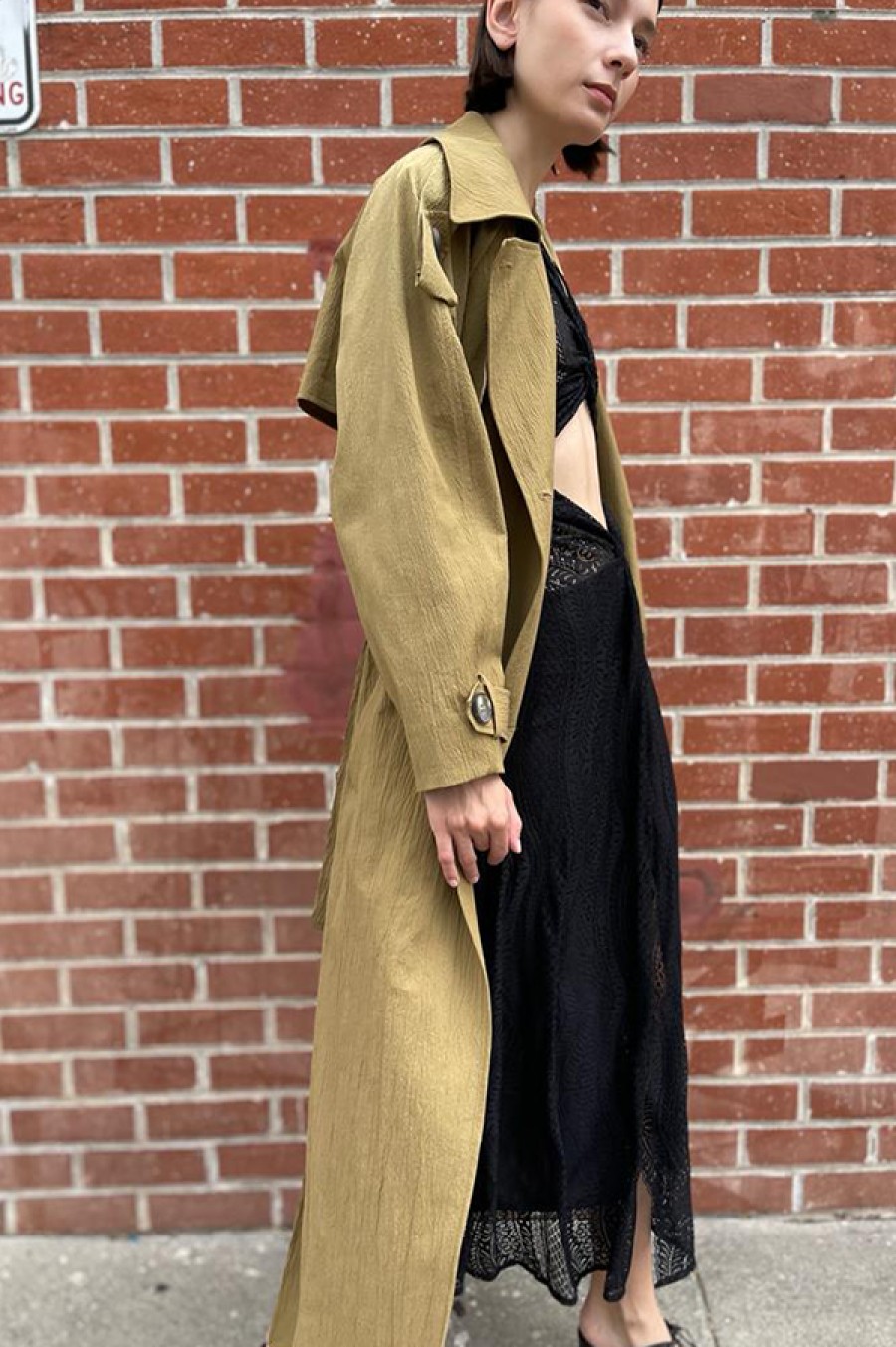 Róhe | Textured Trench Coat In Dull Gold