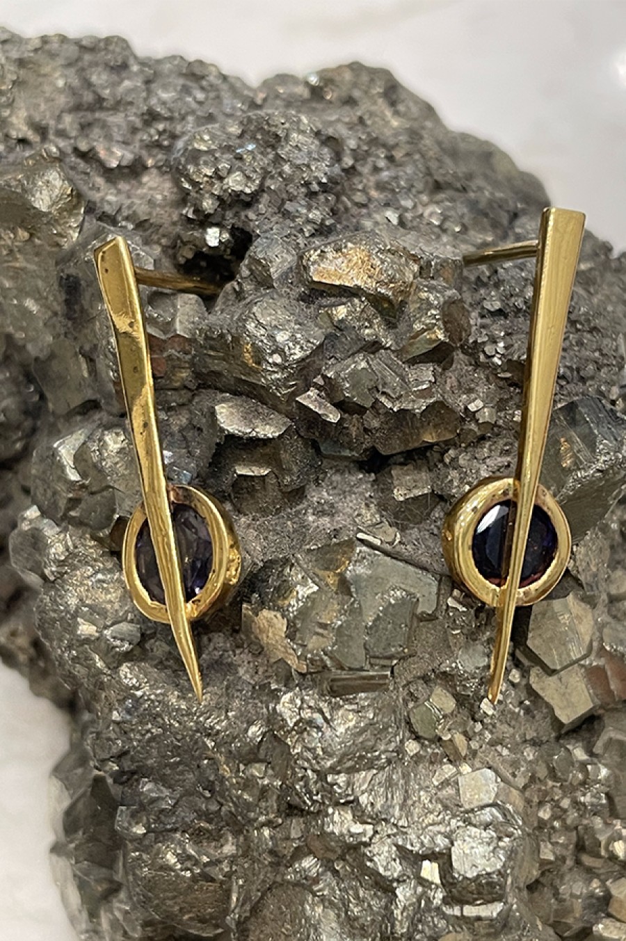 Aesa | Short Lolite Earrings