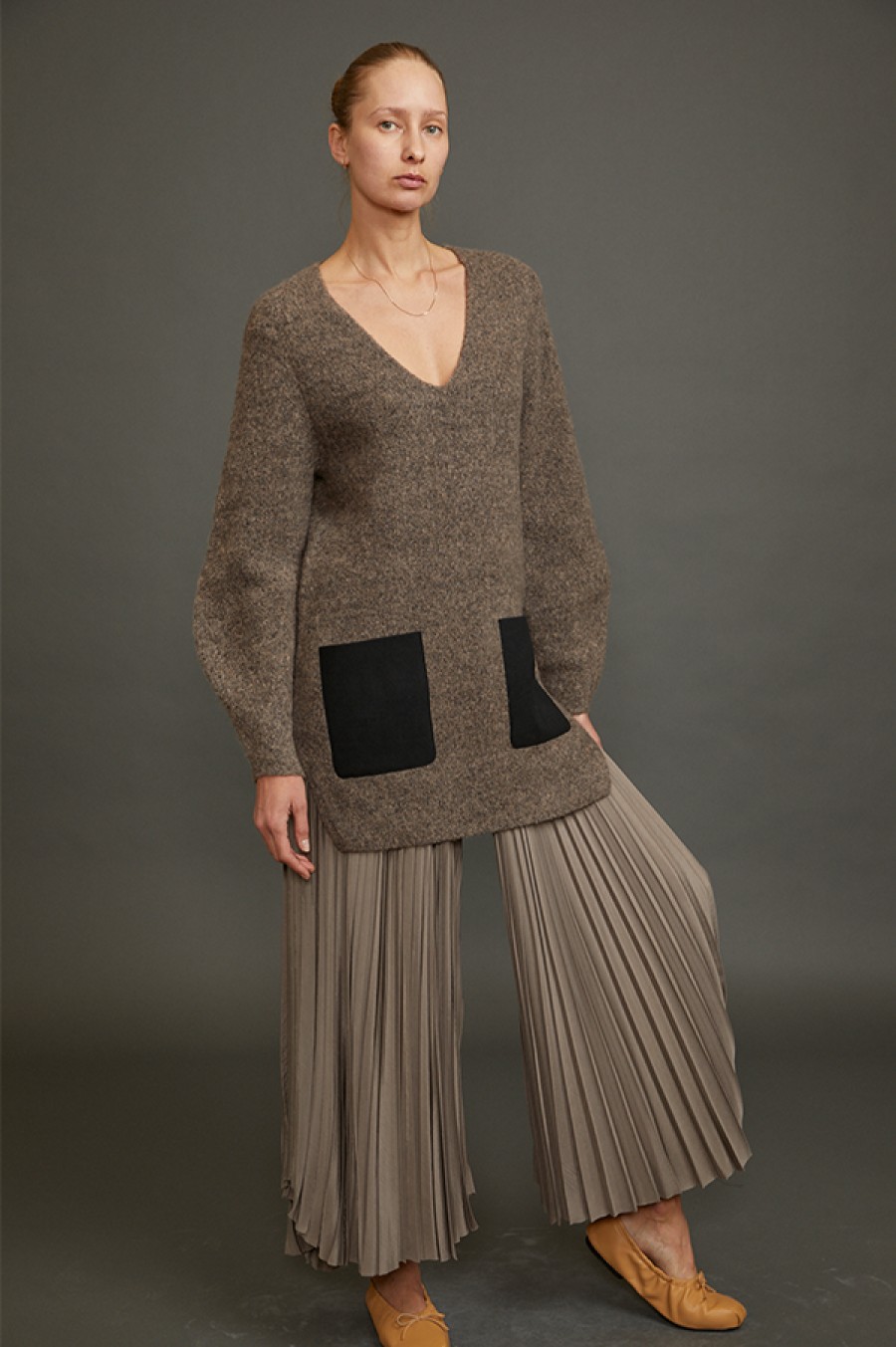 Soyer x Des Kohan | The Patch Pocket Tunic In Truffle Gray