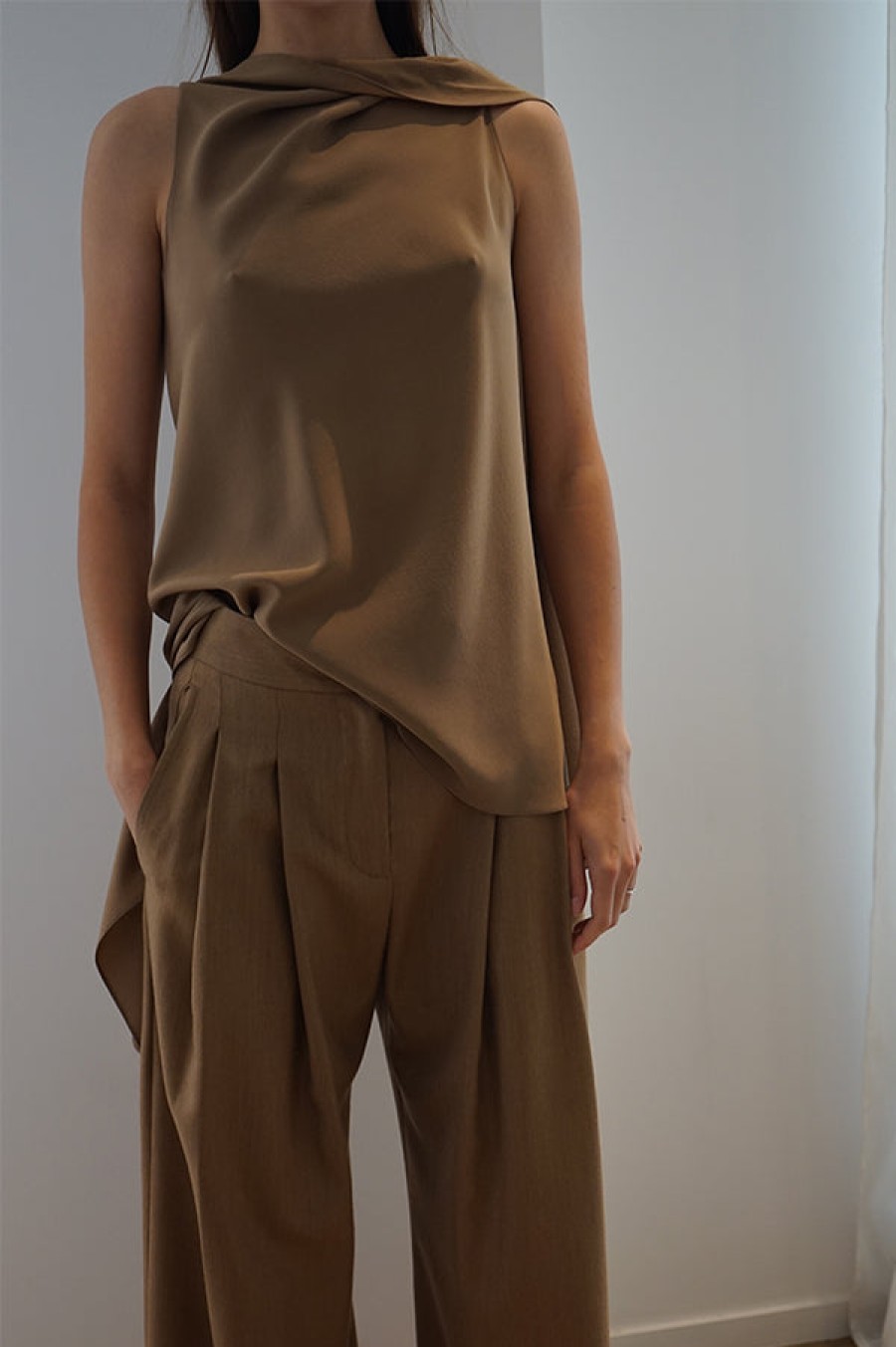 Dusan | Asymmetric Top